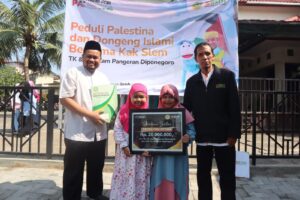 BMH Kolaborasi dengan TK, SD dan SMPTQ Pangeran Diponegoro Galang Dana Peduli Palestina